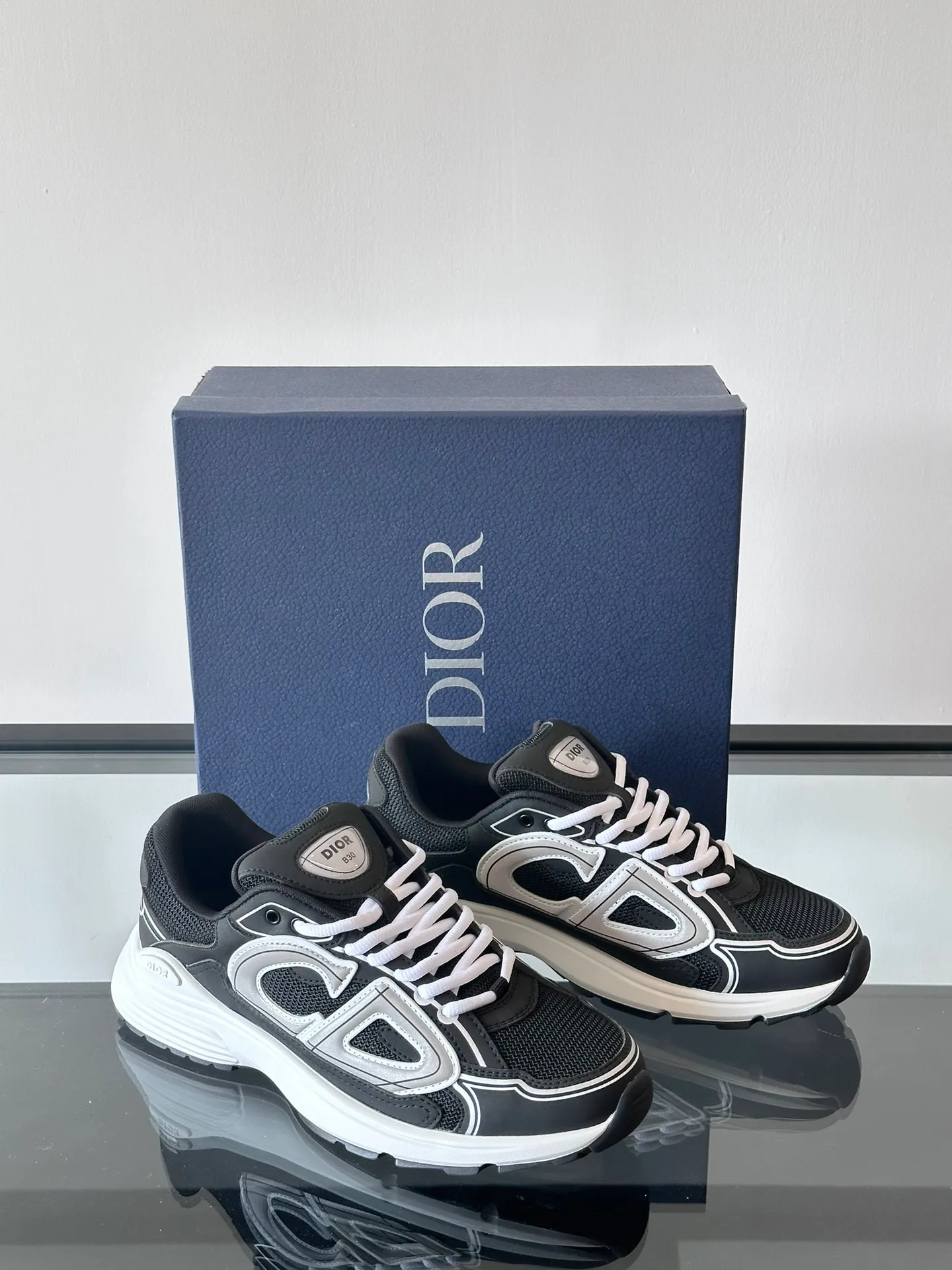 Men's Men's Shoes 💰p440 "Dio*" Dior B30 series sports shoes, multi-color mesh fabric and multi-color technical fabrics, this season's new B30 low-top sports shoes are one of the flagship styles of the series. Crafted from multicolor mesh and technical fabrics, it's finished with a reflective "CD30" graphic and silver-toned "DIOR B30" and "CD30" logos on the heel and tongue. An extra-light, sculpted rubber sole with signature accents adds style, while internal stretch details create ideal comfort. It can be matched with various casual styles to show a fashionable and modern sports style. Size: 38-44 (45-46 customized)